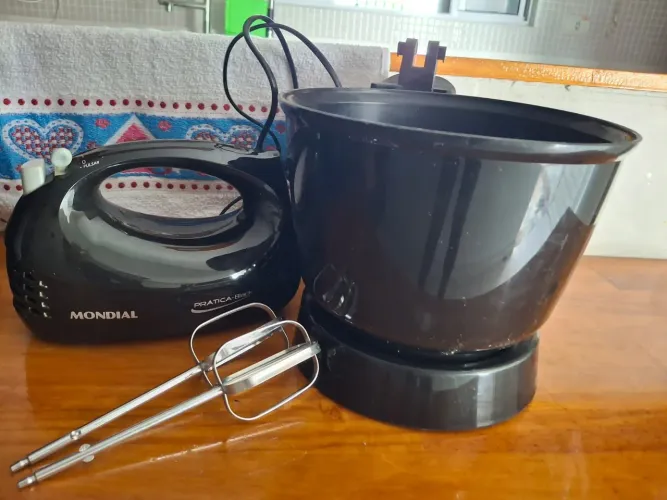 Batedeira mondial 220v