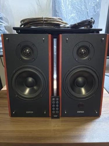 Caixas de Som Edifier R2000DB - Cor Madeira