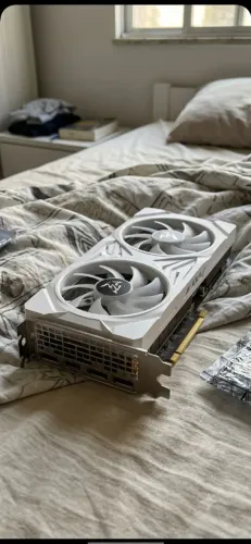 Placa de Vídeo RTX 2060 Super 8GB Ninja White - Perfeito Estado