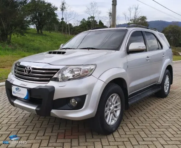 Toyota Hilux SW4 SRV D4-d 4X4 3.0 TDI Dies. AUT 2014