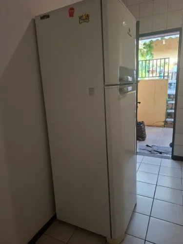 Vendo Geladeira Electrolux 310L - Excelente Estado e Pronta para Uso!