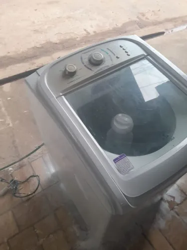 Vendo essa máquina Eletrolux 15 kg funcionando perfeitamente faço entrega