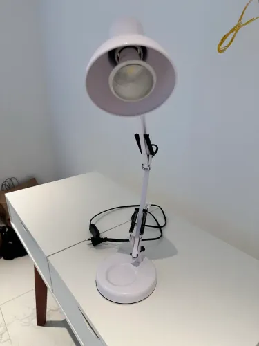 Luminária articulada para mesa