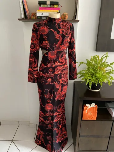 Vestido de festa longo lança perfume