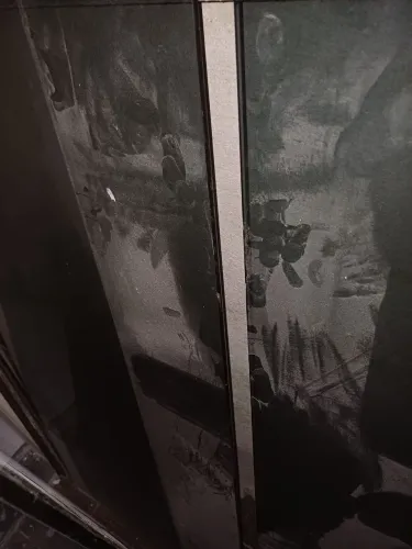 Porta blindex fumê divisória box. Duas partes fixas uma porta de correr.