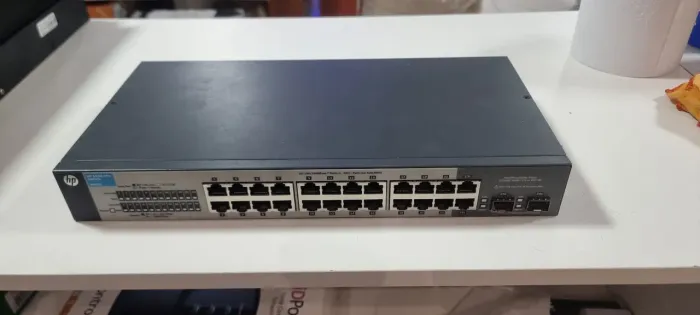 Switch HP V1410-24G 24 Portas Gigabit J9561A - 10/100/1000