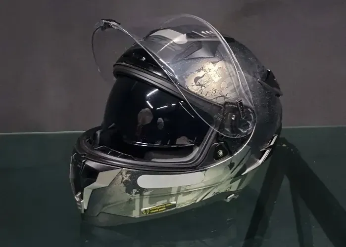 Capacete LS2 Challenger em estado de novo
