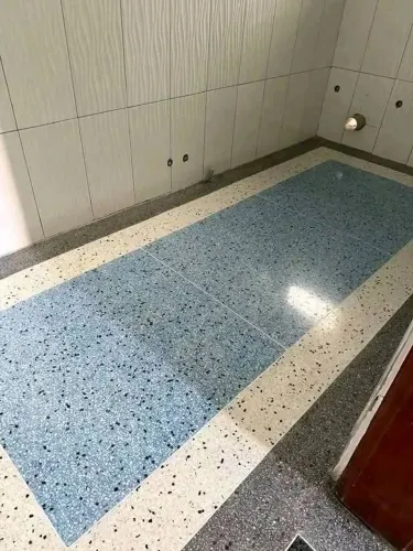PISO EM GRANILITE.