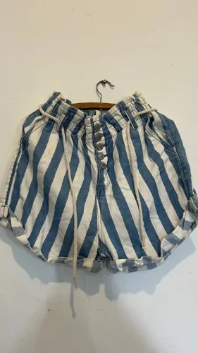 BRECHÓ - Short estampa azul e branca tamanho M/G
