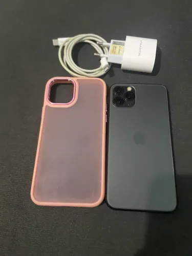 Pra vender logo iPhone 11 Pro 256 único dono funciona Fece id  saúde da bateria 80 