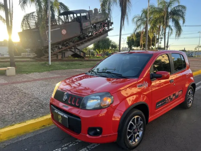 Fiat Uno Sporting 1.4 EVO Fire Flex 8V 4P 2012