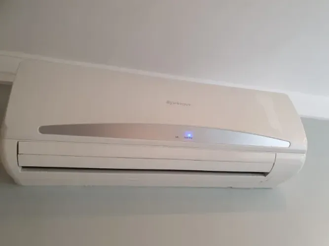 TRÊS AR- CONDICIONADOS SPRINGER R$ 3900,00 Conjunto Springer Way, 220V, em ótimo estado de