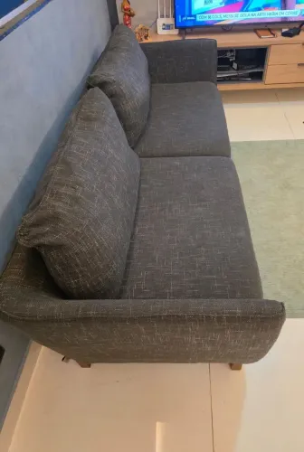SOFÁ REFORÇADO P/ TRÊS LUGARES SEMI NOVO