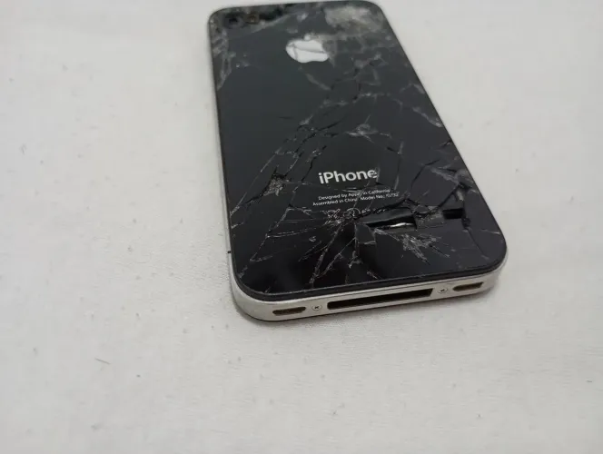 iPhone Antigo Quebrado - SOMENTE PARA RETIRADA DE PEÇAS