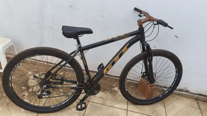 Vendo bicicleta GTI nova praticamente