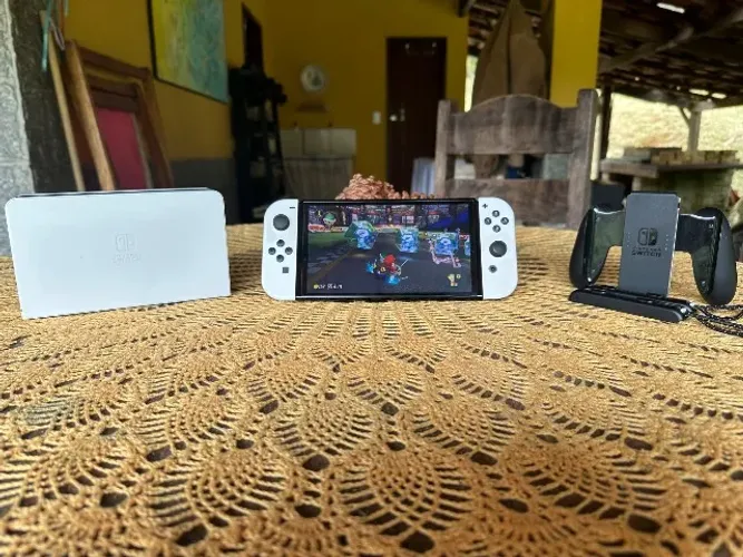 Nintendo Switch Oled - DOIS Jogos, Micro SD 256GB e Todos Acessórios - Excelente Estado