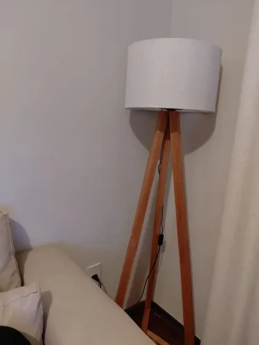 LUMINÁRIA DE CHÃO TRIPÉ USADA