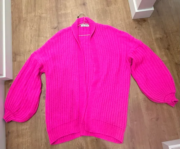 Cardigan alongado lança perfume