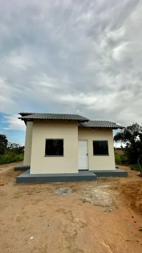 Casa nova, apta a financiamento. Com 2 quartos sendo 1 suíte, no Santa Cecília