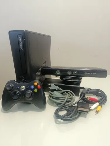 Xbox 360 Slim RGH + 1 Controle + 1 Kinect (Revisado)