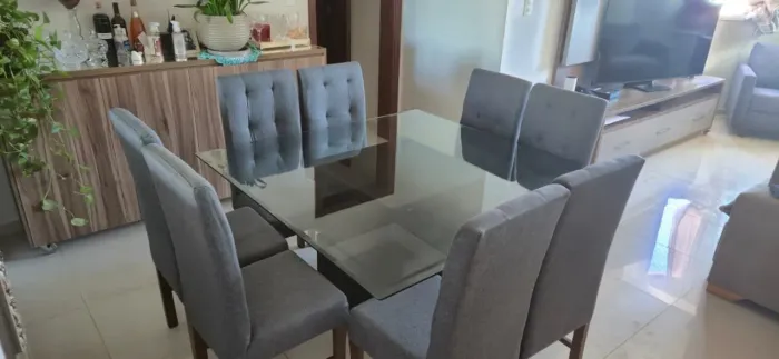 Vende-se mesa de 8 lugares