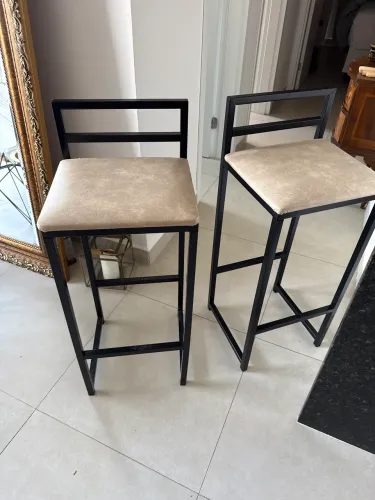 Banquetas  de ferro  novas 