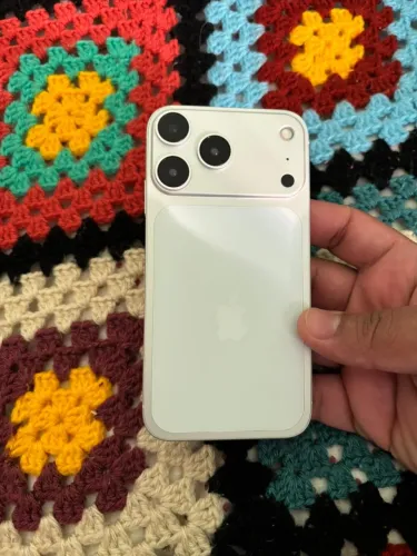 IPhone 11 128 na carcaça 17 pro 