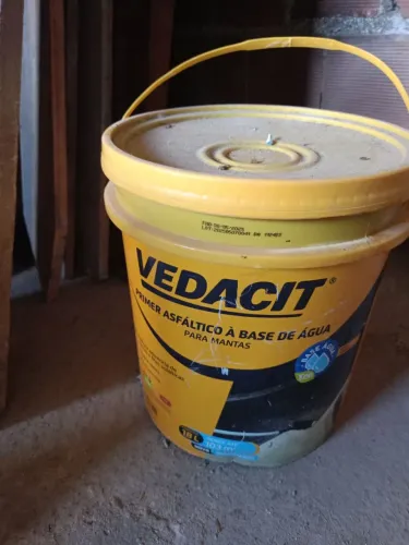 1 latão de 18L de primer asfáltico ,vedacit