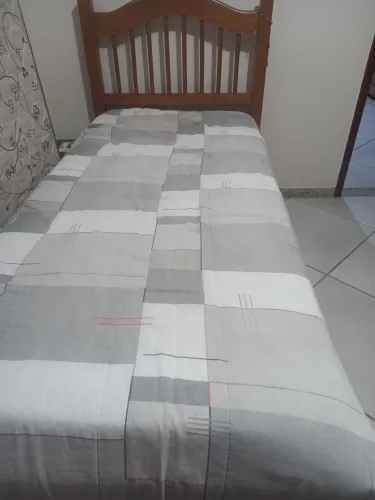CAMA CONJUGADA DE SOLTEIRO EM MADEIRA MACIÇA MACIEIRA COM COLCHÃO 