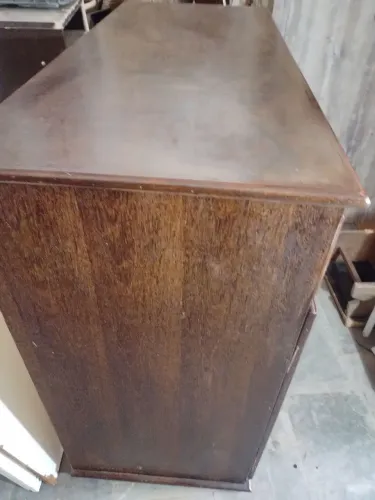 Vendo esta comoda de madeira sucupira com 7 gavetas e uma sapateira.