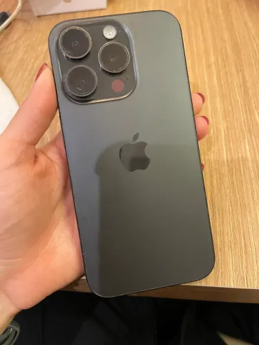iPhone 15 pro 256gb 79% bateria 