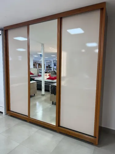 Guarda roupa de casal em mdf