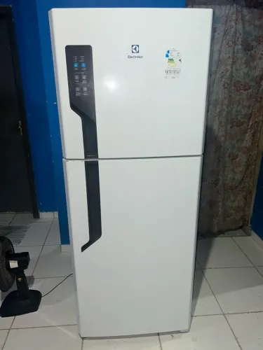 Vendo geladeira frost free funcionando perfeitamente