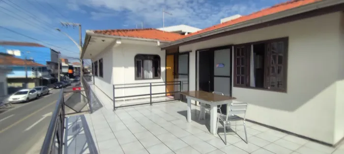 Locação de temporada/ apartamento para 2 pessoas