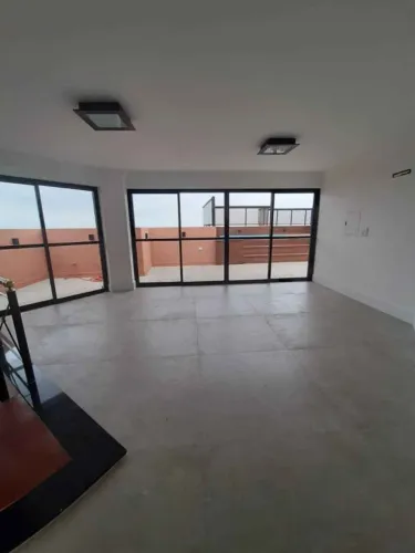 Linda Cobertura, ampla, moderna com excelente localozação.