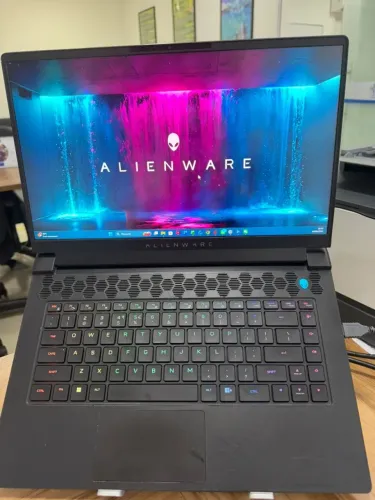 VENDO ALIENWARE m15 R7