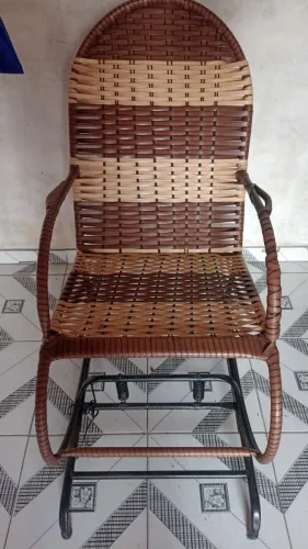 Cadeira de balanço para conserto
