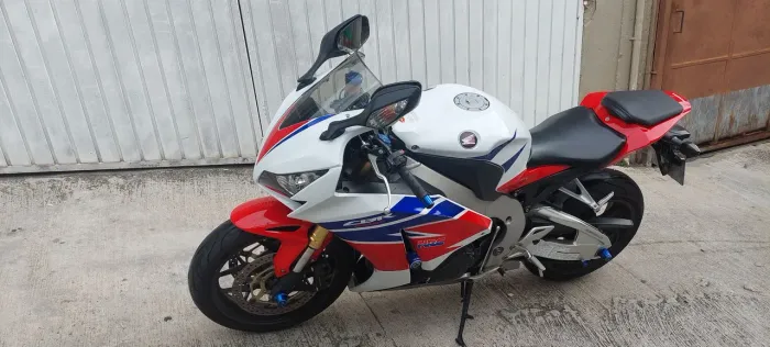 Moto todo revisada baixo km
