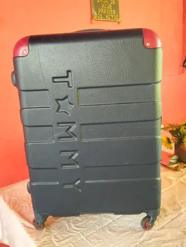 Vende se uma mala