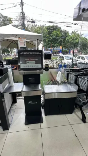 Selfie Checkout Laurenti TSC 4214 com Balança de conferência.