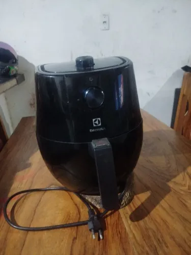 Vendo essa Airfryer 120$ estou vendo por que comprei outra maior esta em perfeito estado