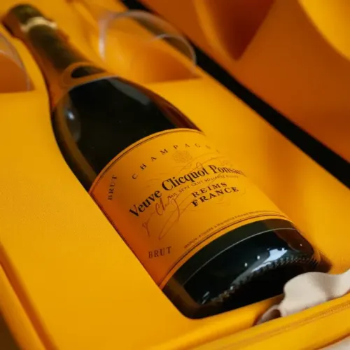 VEUVE CLICQUOT - CASE DE LUXO