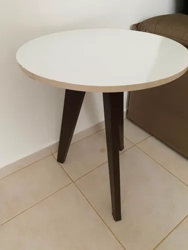 Mesinha branca para decoração