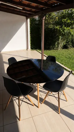 MESA DE JANTAR REDONDA + 4 CADEIRAS + APARADOR