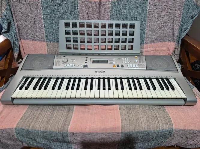 Teclado Yamaha E303