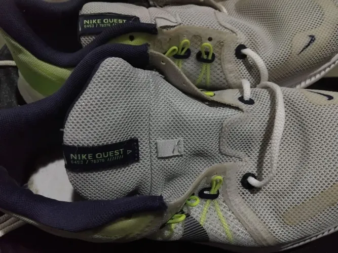 TÊNIS NIKE QUEST 40.