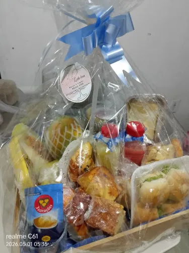 Cestas de café da manhã,Tortas chocolate,bolos  e doces 