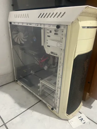 Pc de mesa para retirada de peça ou conserto