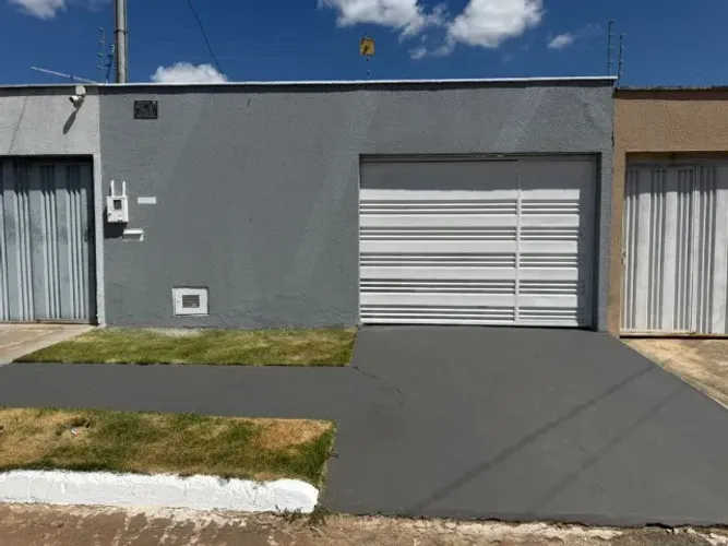 CASA À VENDA EM SENADOR CANEDO ( São Francisco 1)