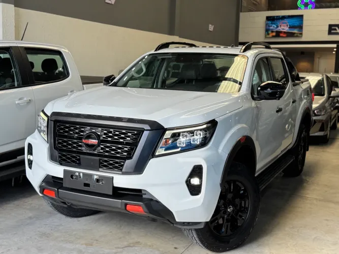 Nissan Frontier Pro4x CD 4X4 2.3 Bi-TB Die. AUT 2023